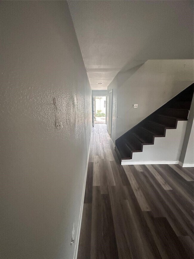Foto del edificio - 2327 Briarwest Blvd