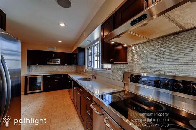 Building Photo - 401 Pleasant St, Woodstock, IL, 60098