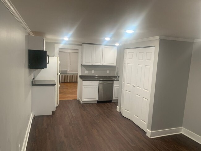 Building Photo - Utilities included - 1 bedroom - ***NO PET DOGS***