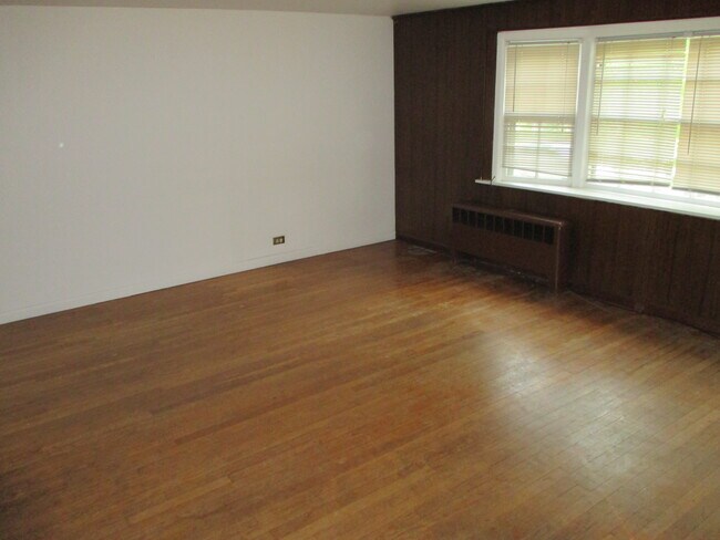 Living / Dining Room - 1252 Hopewell Ave