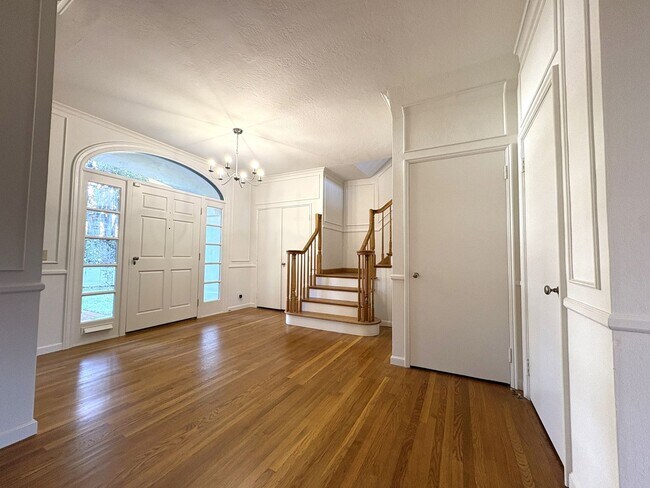 Foto del edificio - Beautiful Home in Crescent park, Palo Alto available now.