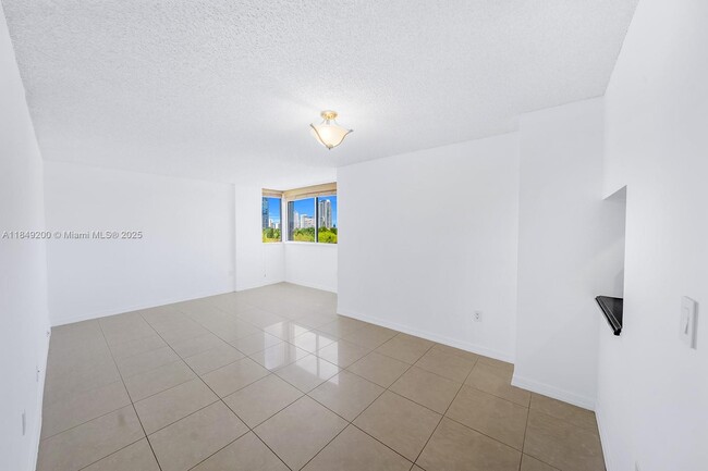 Foto del edificio - 2400 SW 3rd Ave