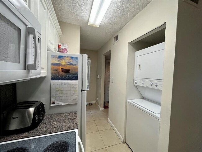Building Photo - 936 Coral Club Dr