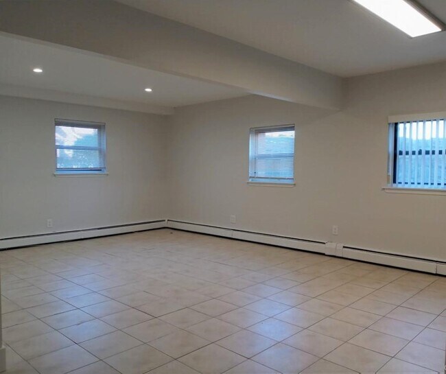 Building Photo - 838 Wilcox Ave