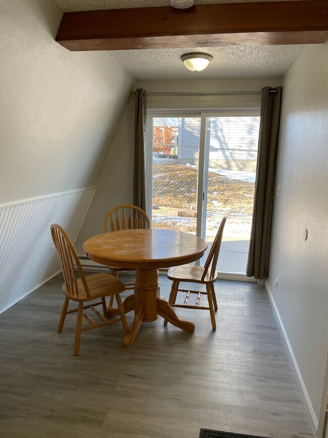 Foto del edificio - 2 bedroom, 1.5 bath 1,484 sqft