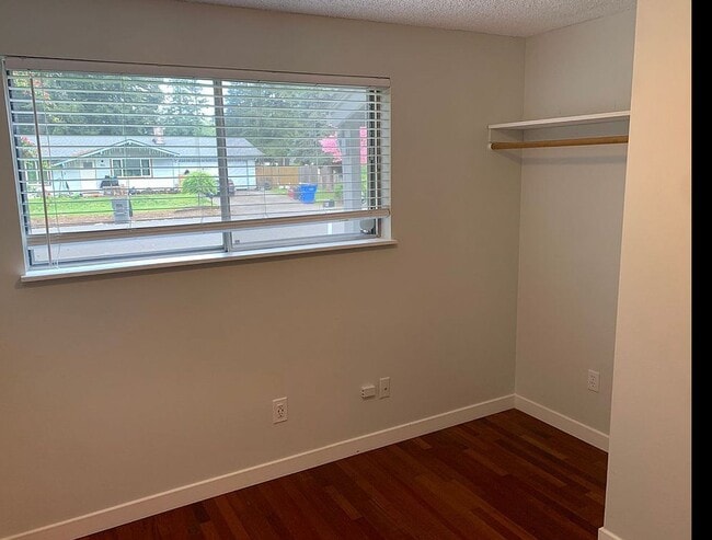 Building Photo - 4902 NE 123rd Ave