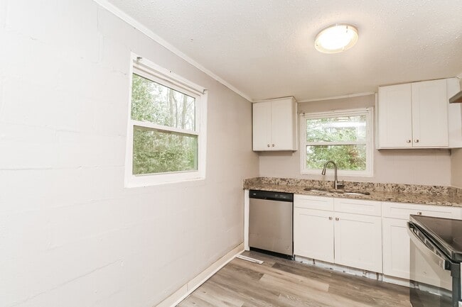 Foto del edificio - 324 Adams Ave