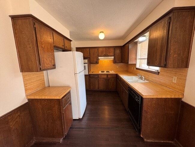 Building Photo - Full of charm and detail this 3 beds 2 bath home in Norman is ready for move in!