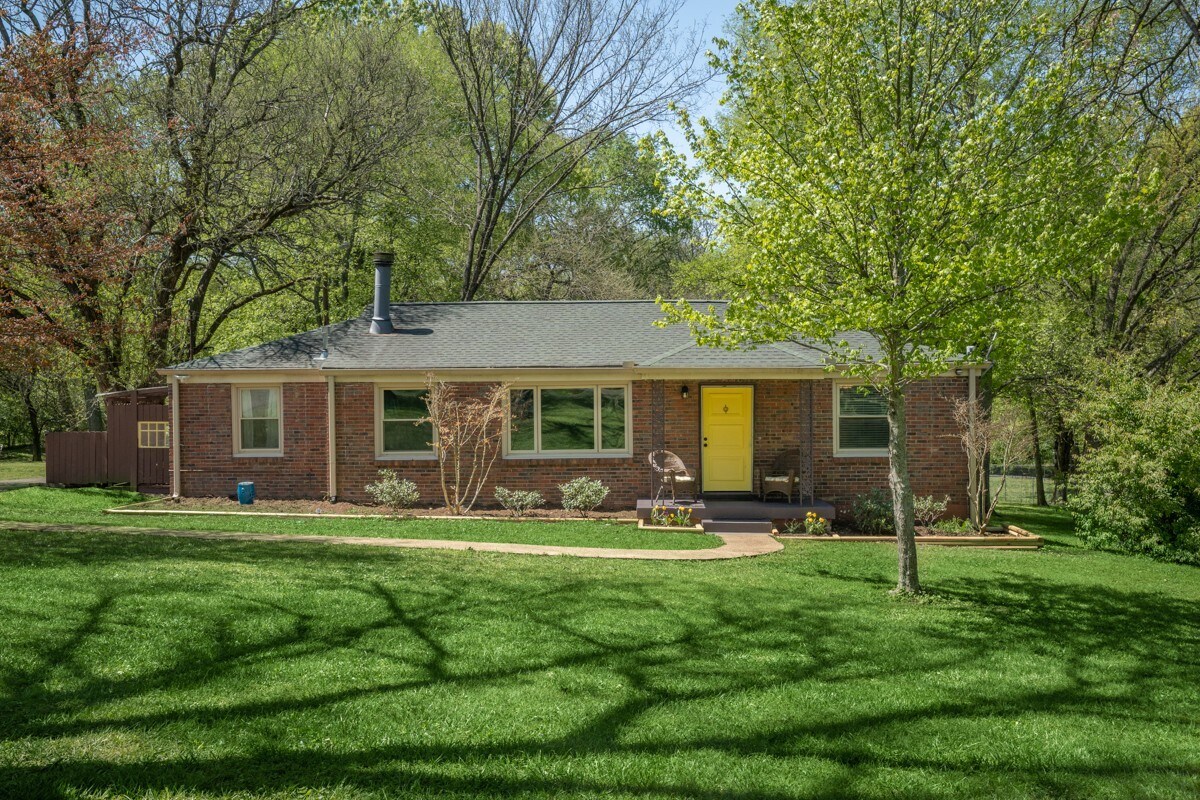 Primary Photo - 4415 Saunders Ave