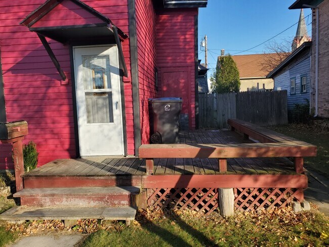 Building Photo - 318 5th St