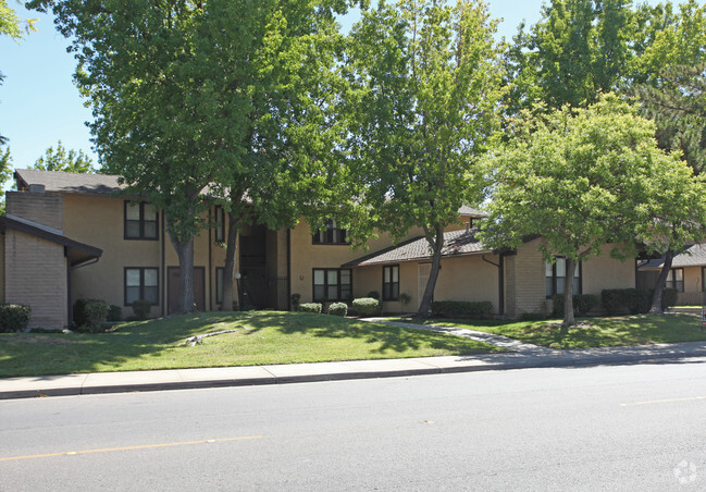 Building Photo - Grouse Run Apartments