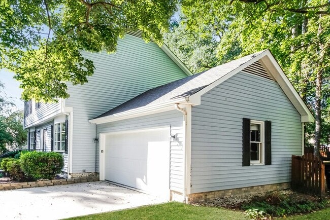 Foto del edificio - 1607 WHITES MILL RD, HIGH POINT, NC 27265