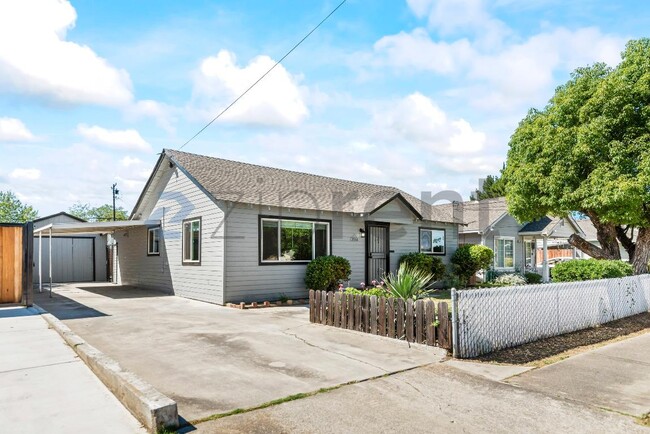 Foto del edificio - 2732 D St