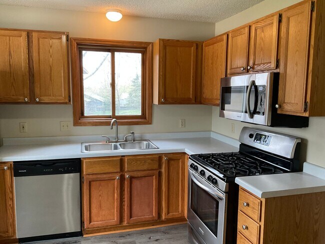 Building Photo - 16776 Hershey Ct