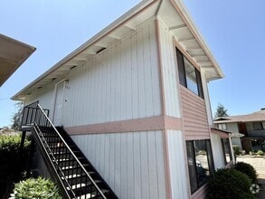 Building Photo - 429 NE Silverwood Pl