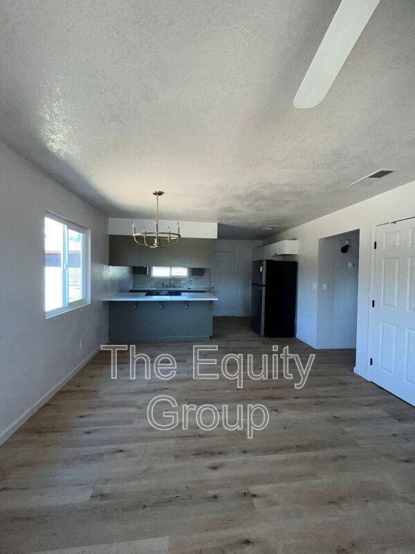 Building Photo - 134 E Houston Ave