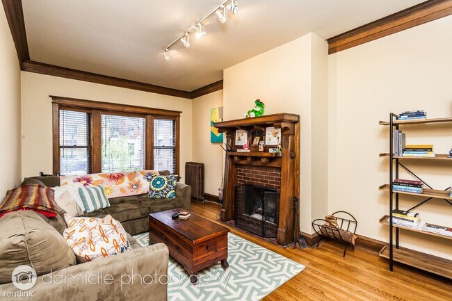Building Photo - 2 br, 1 bath Condo - 3747 N Pine Grove Ave