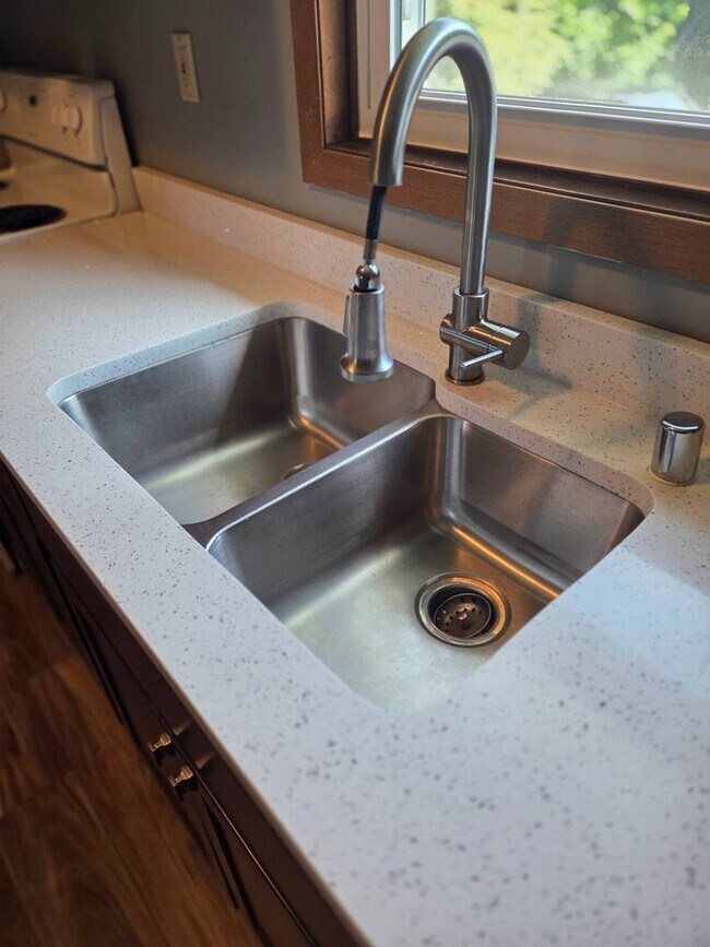 Foto del edificio - 831 Weslyn Ct