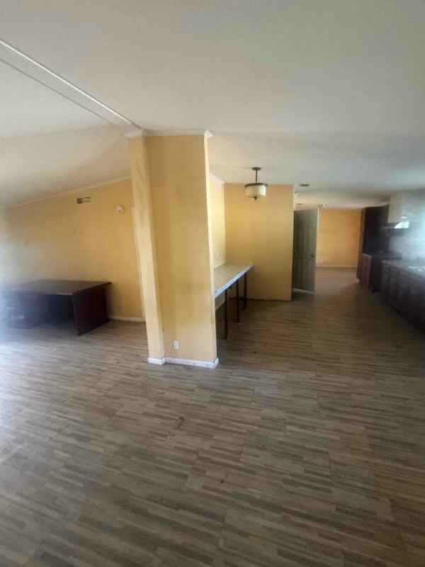 Foto del edificio - 14095 Bradley Rd