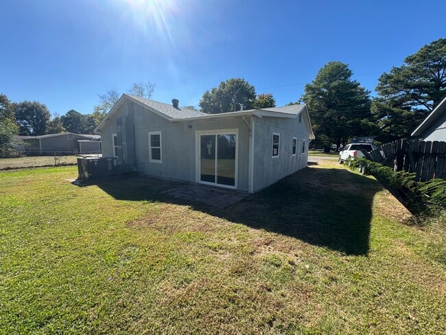 Building Photo - 2208 Mary Jane Dr