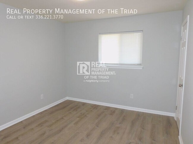 Building Photo - Spacious 2 Bedroom Apartment at Parker Pla...