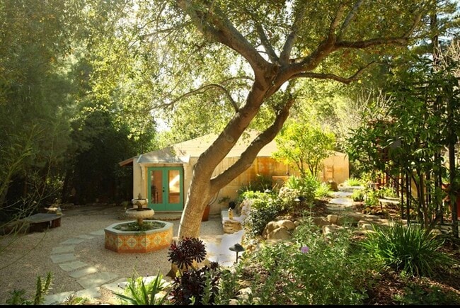 Building Photo - 2376 Old Topanga Canyon Rd