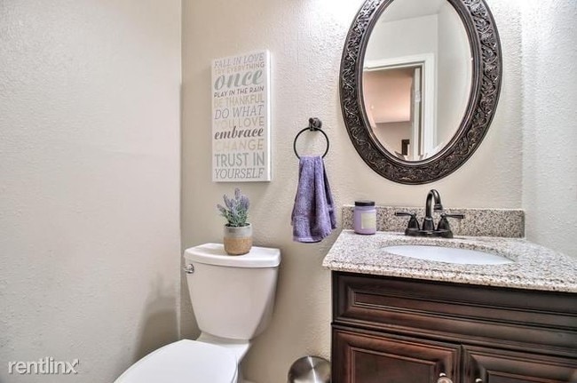 Building Photo - 3 br, 1.5 bath Townhome - 602 Cedargate Lane