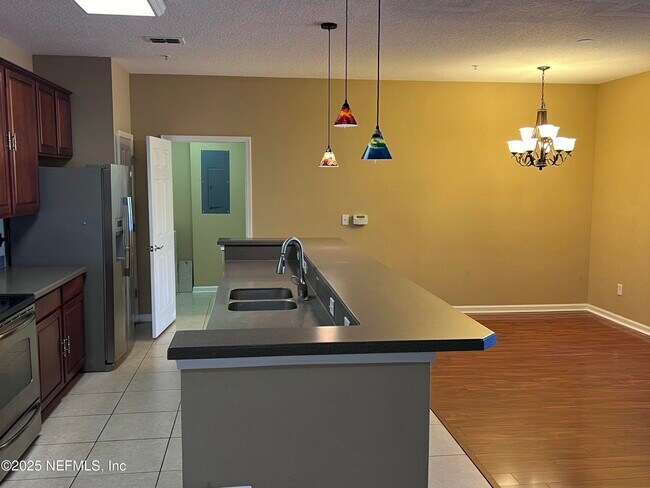 Foto del edificio - 13364 Beach Blvd