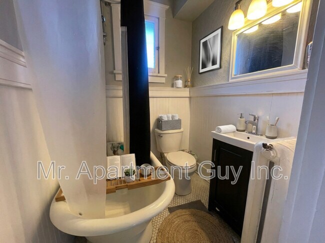 Building Photo - 46 Blake St