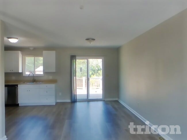 Building Photo - 1816 Hilltop Village Ln