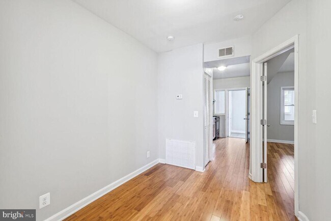 Building Photo - 1222 Meigs Pl NE