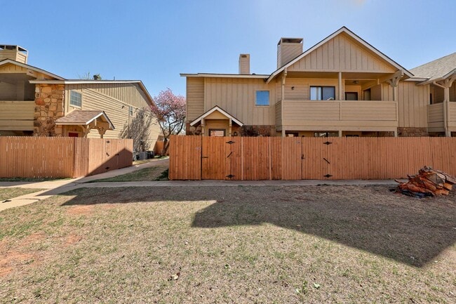 Building Photo - Spacious 2BD/2.5BTH Home Minutes away from...