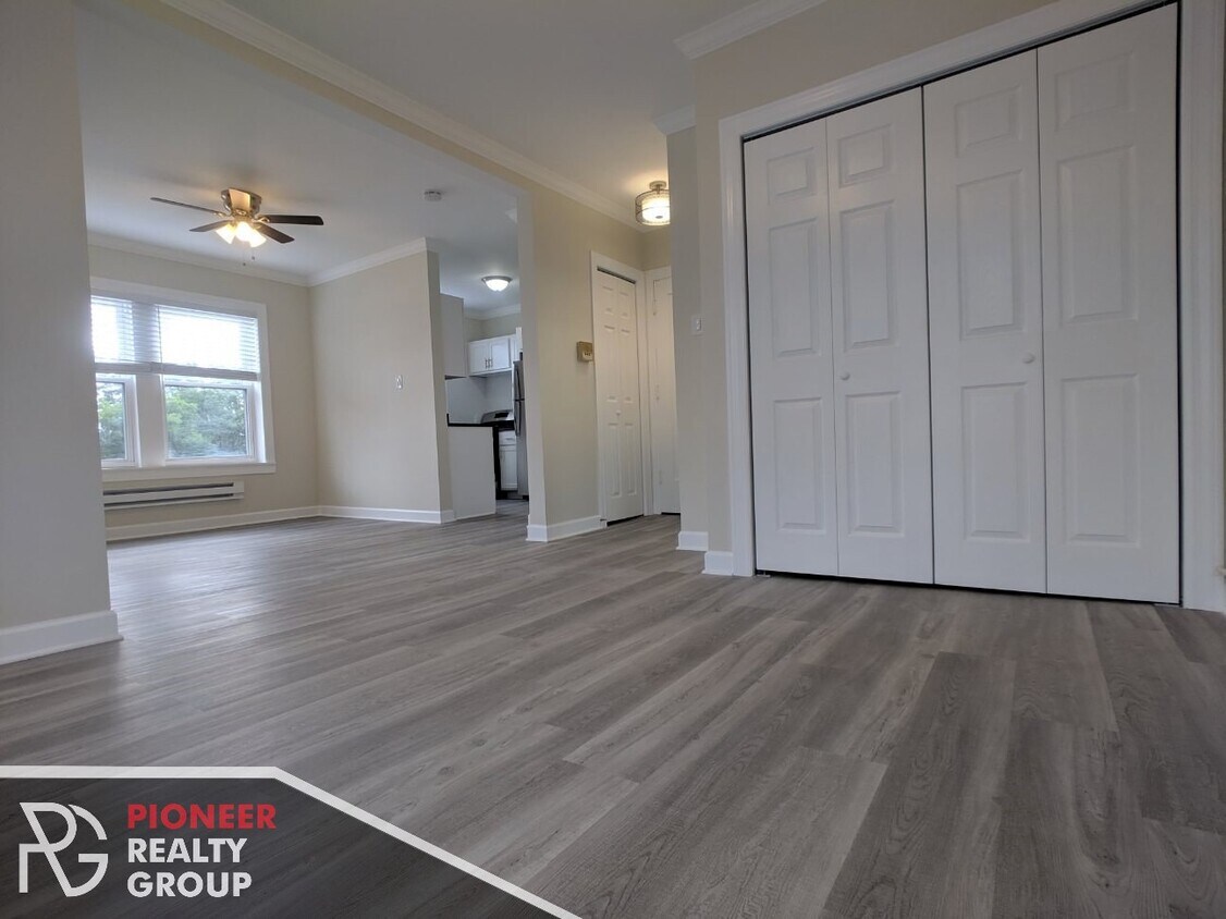 Foto principal - 4206 Clark Ave