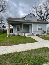 Building Photo - 106 E 3rd St