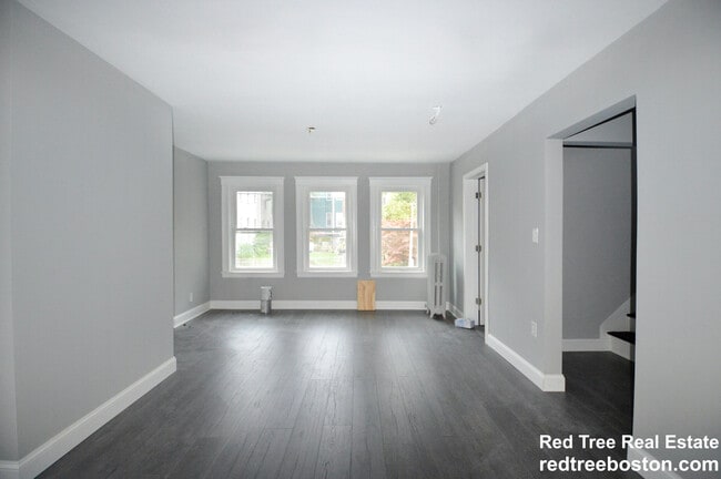 Building Photo - 161 Hillside St