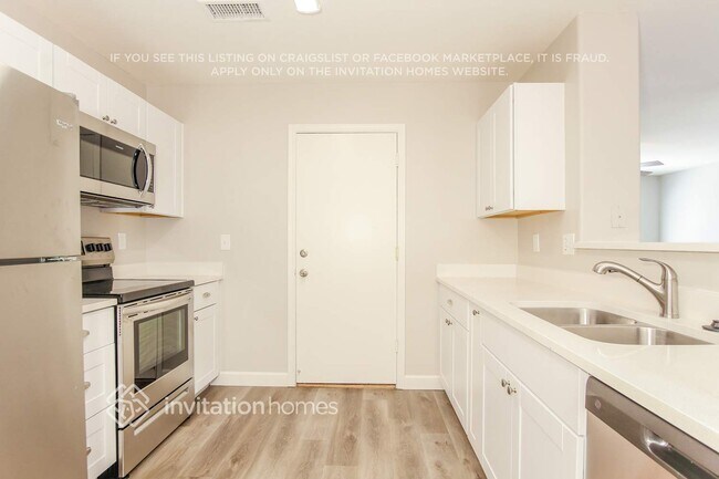 Building Photo - 15008 W Calavar Rd