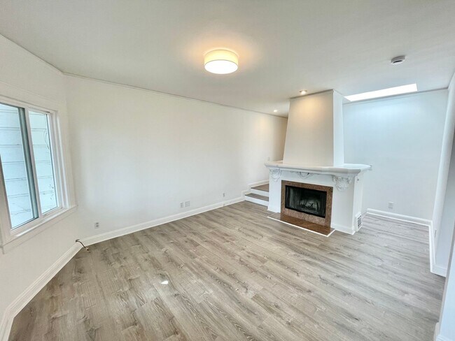 Foto del edificio - Bernal Hts. 2Br/1.5Ba Home w/Fab City View...