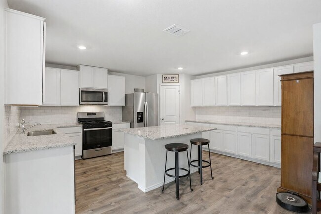 Foto del edificio - 2024 Copper Canyon Home | 3 Bed + Game Room | 2 Living Areas | 2,230 Sq Ft | Covered Patio | Comm...