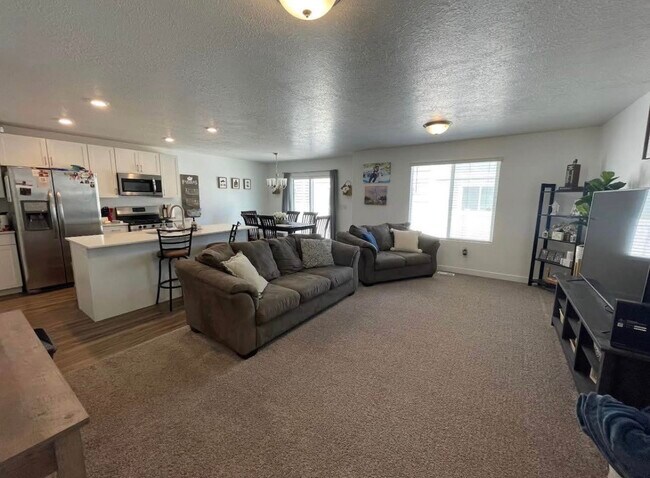 Building Photo - 3586 W Cornfield Dr