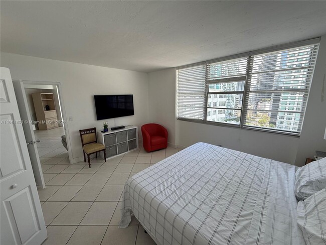 Foto del edificio - 801 Brickell Bay Dr