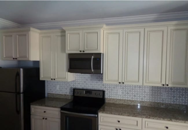 Building Photo - 3 Bed/ 2.5 Bath
