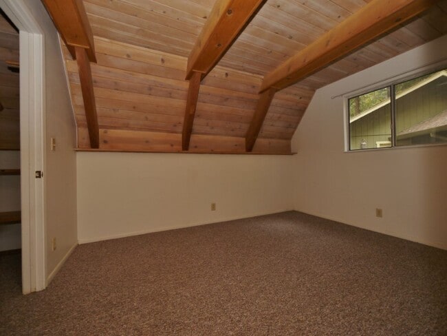 Foto del edificio - 16870 Alpine Dr