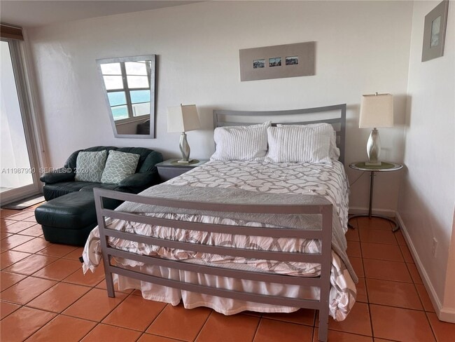 Foto del edificio - 100 Lincoln Rd