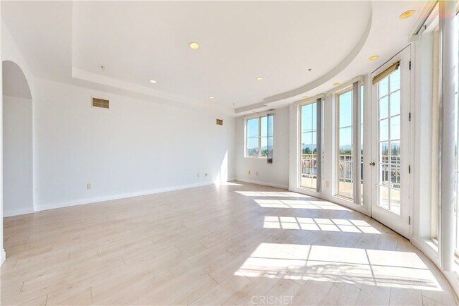 Sala de estar - 6800 Corbin Ave