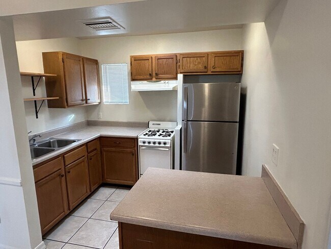 Foto del edificio - Historic District 2 bed 1 bath & Large Storage Unit near Friendship Garden of PHX