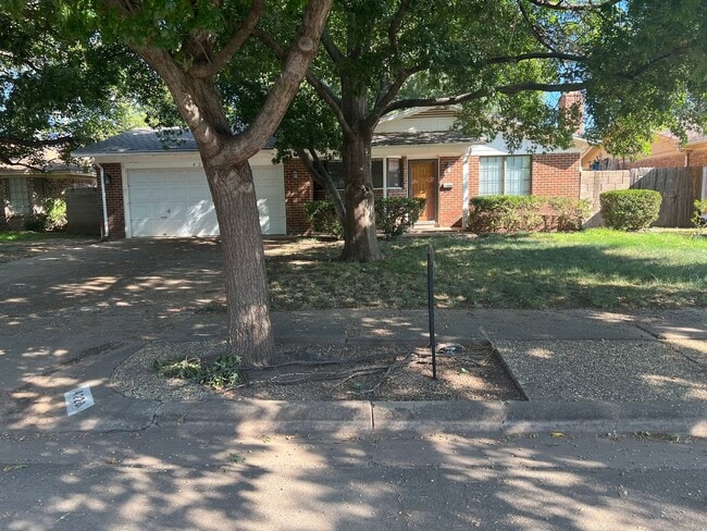 Building Photo - Charming Oasis: Stylish Home with Parquet ...