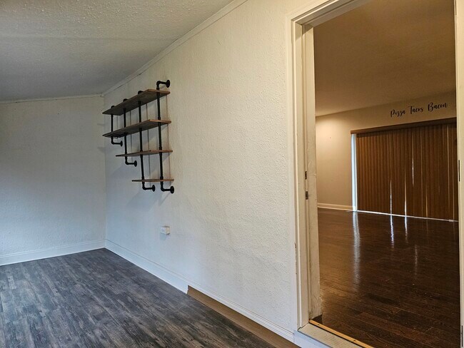 Foto del edificio - 7701 Cooper Rd