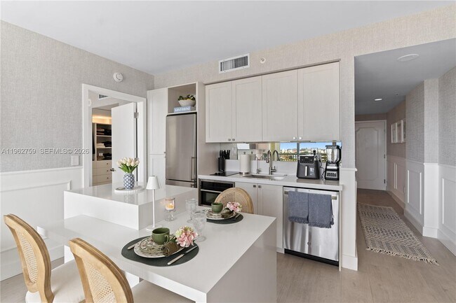 Foto del edificio - 3350 SW 27th Ave