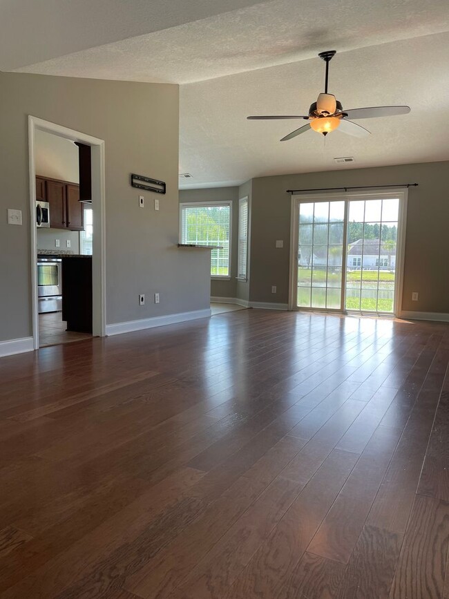 Foto del edificio - 3 Bedroom/2 Bath in Conway! 2 Car Garage &...