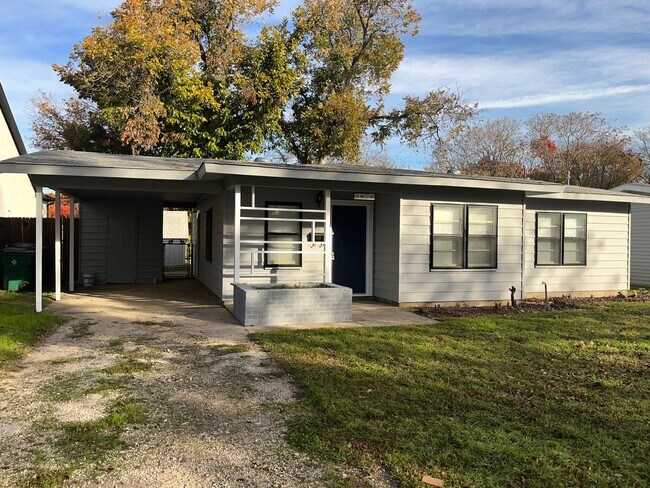 Building Photo - 5816 Trigg